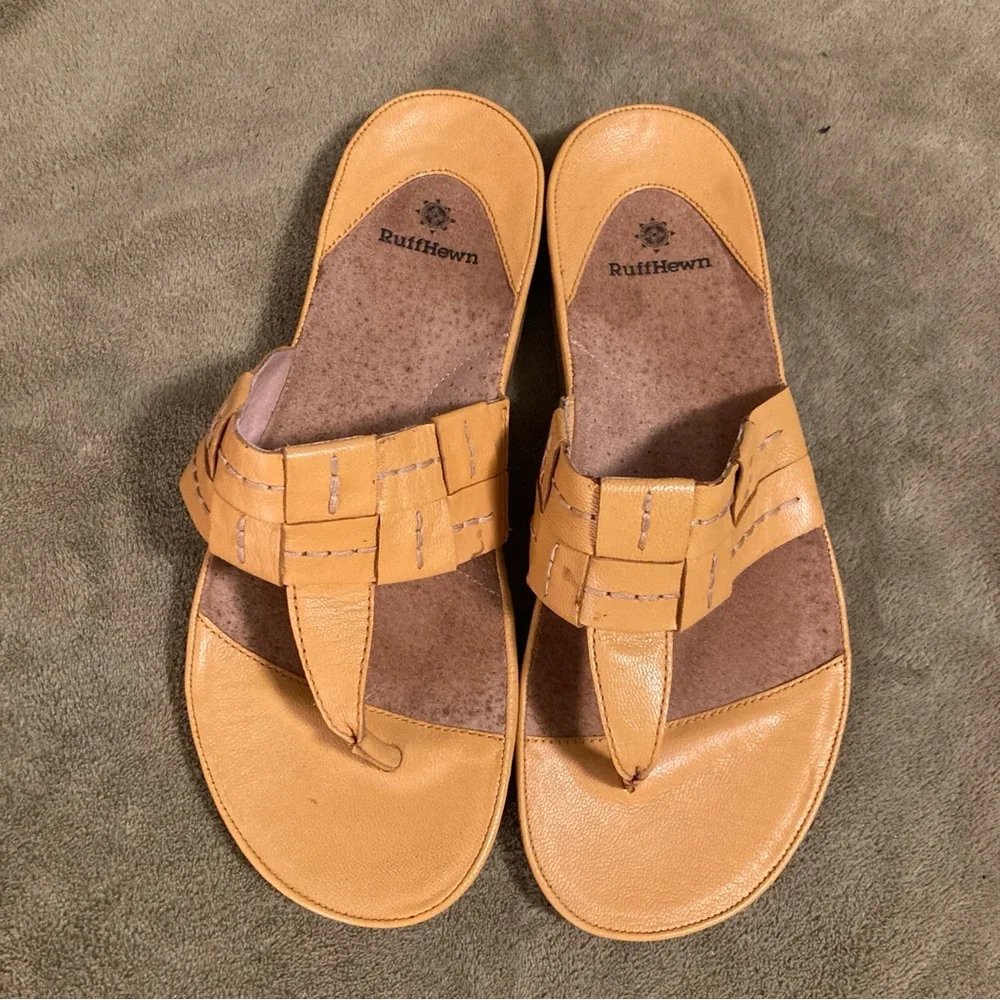 EUC Ruff Hewn Vintage 90s Leather Flip Flop Sandals Gold Tan Size 9M